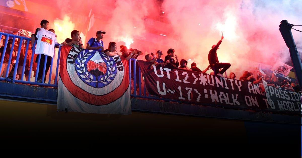 ฟุตบอลไทย “เสี่ยงถูกแบน” เหตุแฟนบอล “จุดพลุแฟร์” AFC U17