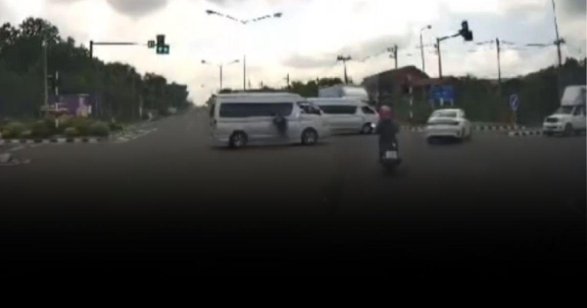 เปิดอัตราโทษจอดรถขวางแยกไฟแดง