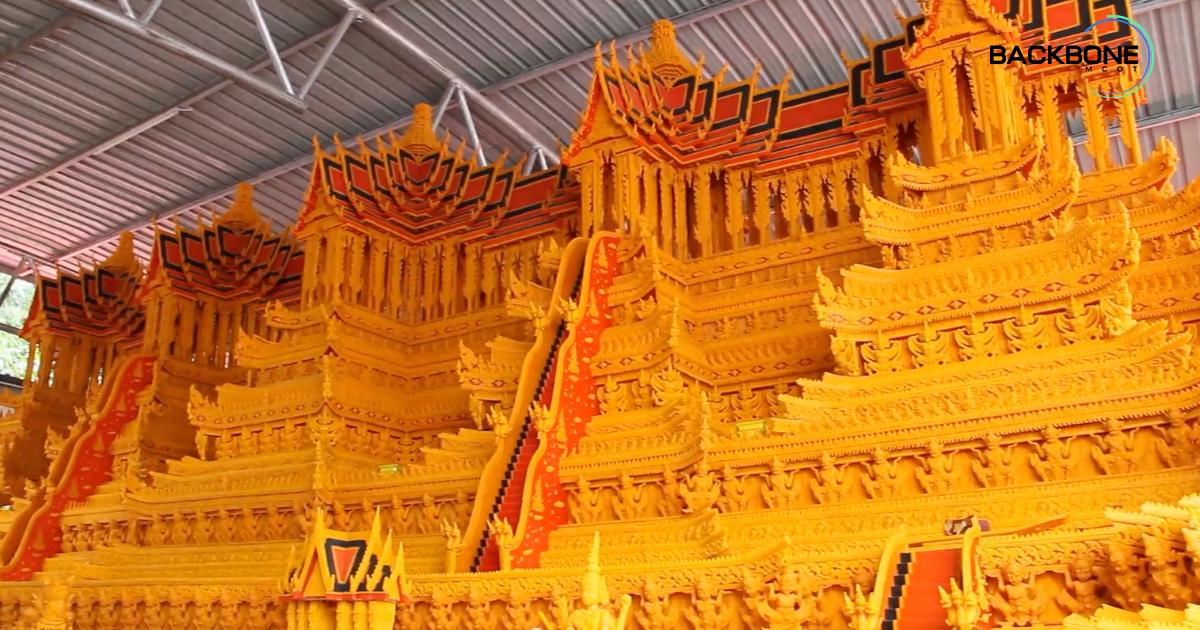 สุดตระการตา!! เนรมิตปราสาทผึ้งลายพุทธประวัติ... แห่วันออกพรรษา