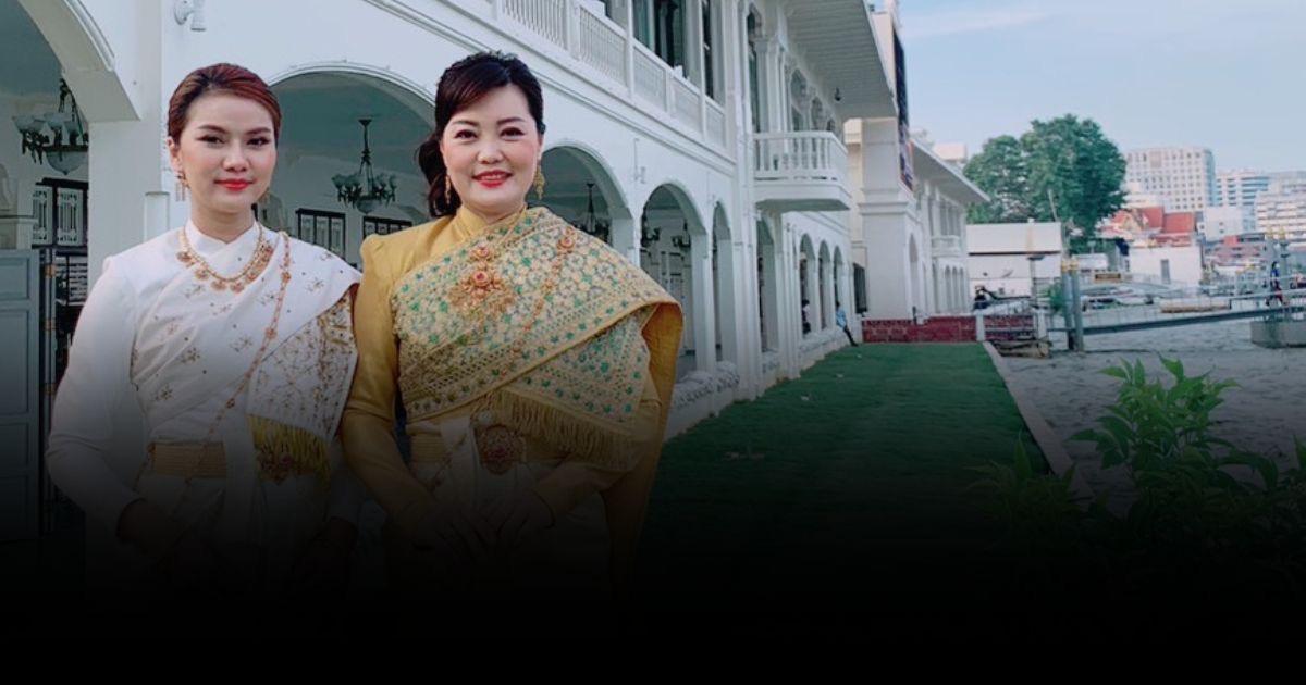สวยสง่าในชุดไทยศิวาลัย ลอยกระทงที่วัดอรุณราชวรารามฯ