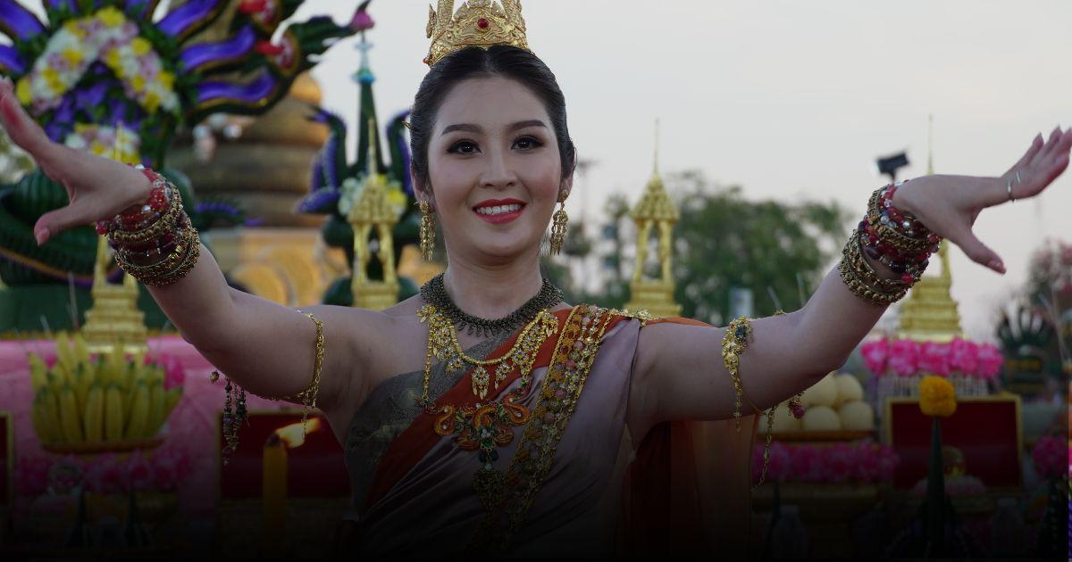 รำบวงสรวงฯ ก่อนวิ่ง MCOT RUN 2023 สนามที่ 4 นครพนม