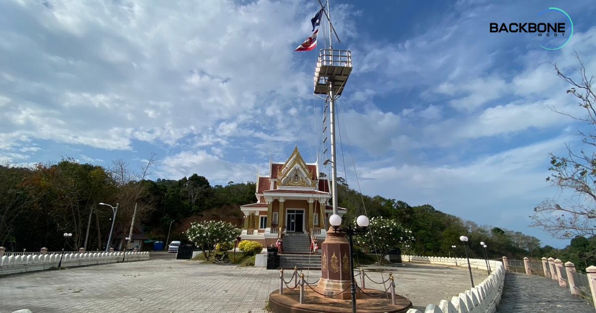 ศาลกรมหลวงชุมพร หัวเขาถ่าน สถานที่ศักดิ์สิทธิ์และจุดชมวิวทะเลที่สวยงาม