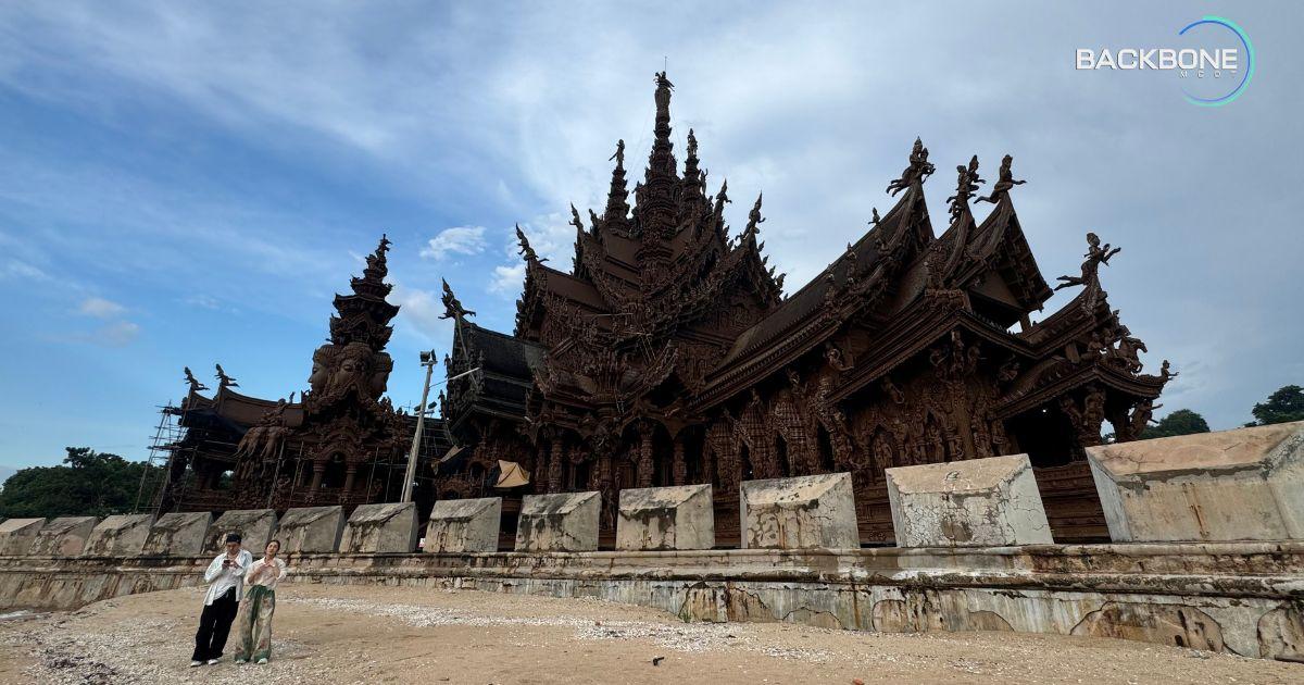 หลงเที่ยวพัทยาใน 1 วัน “ปราสาทไม้ใหญ่ที่สุดในโลก และถนนคนเดินแห่งแสงสี”
