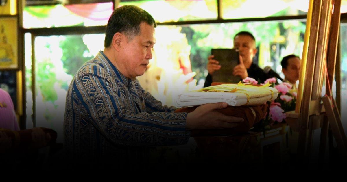 ปลัด มท. นำพุทธศาสนิกชนชาวบ้านแพงร่วมงานทอดกฐินสามัคคี
