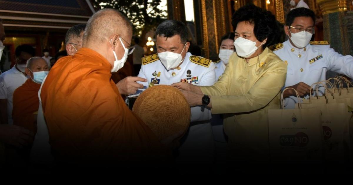 ปลัด มท. ร่วมทำบุญตักบาตรเนื่องในวันปีใหม่ 2566