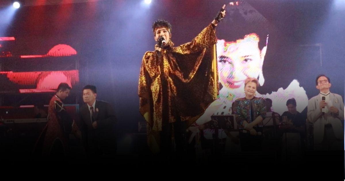 “เพชร” เซอร์ไพรส์แฟนเพลง แต่งชุดลายเสือ ขึ้นเวทีครบรอบ 31 ปี พุ่มพวง