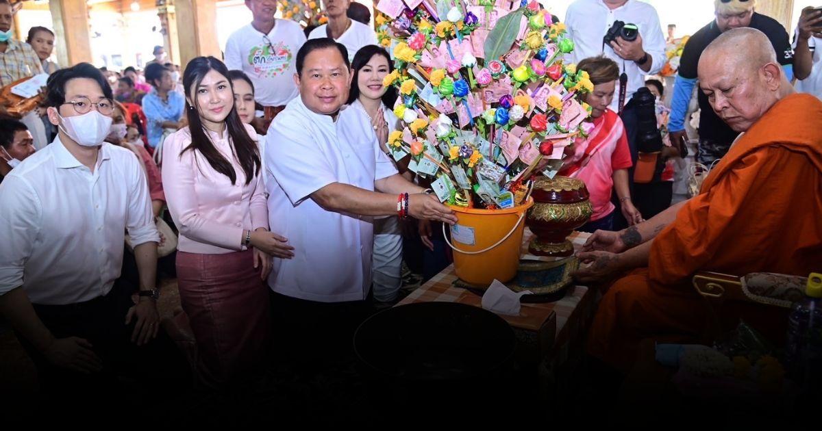รมช. เกษตรฯ ร่วมทอดกฐิน ทำบุญสืบสานพุทธศาสนิกชน