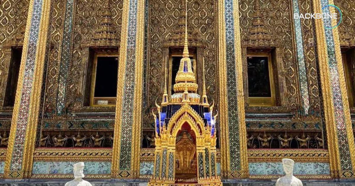 กราบพระพุทธรูปศักดิ์สิทธิ์ในกรุงเทพฯ
