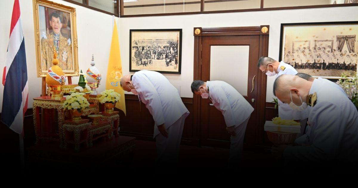 พระบาทสมเด็จพระเจ้าอยู่หัว พระราชทานหนังสือบทเจริญพระพุทธมนต์ จำนวน 15,200 เล่ม แก่กระทรวงมหาดไทย