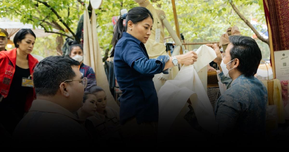 สมเด็จพระเจ้าลูกเธอ เจ้าฟ้าสิริวัณณวรี นารีรัตนราชกัญญา เสด็จไปทอดพระเนตรนิทรรศการและการจัดงานแสดงผลิตภัณฑ์ผ้าไทยและงานหัตถกรรมชุมชนภาคเหนือ