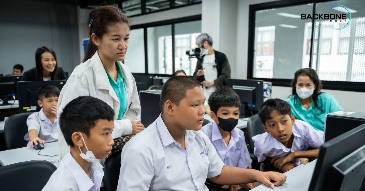สร้างครูพันธุ์ใหม่ “Code Seeder” ถ่ายทอดความรู้ Coding ปลูกฝันเด็กไทย