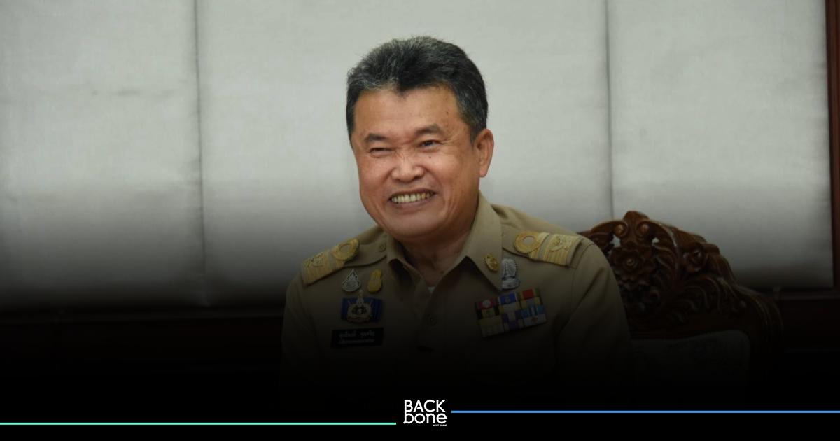ปลัดมหาดไทย ชื่นชมผู้ว่าฯ สนับสนุนเครื่องแบบนร.