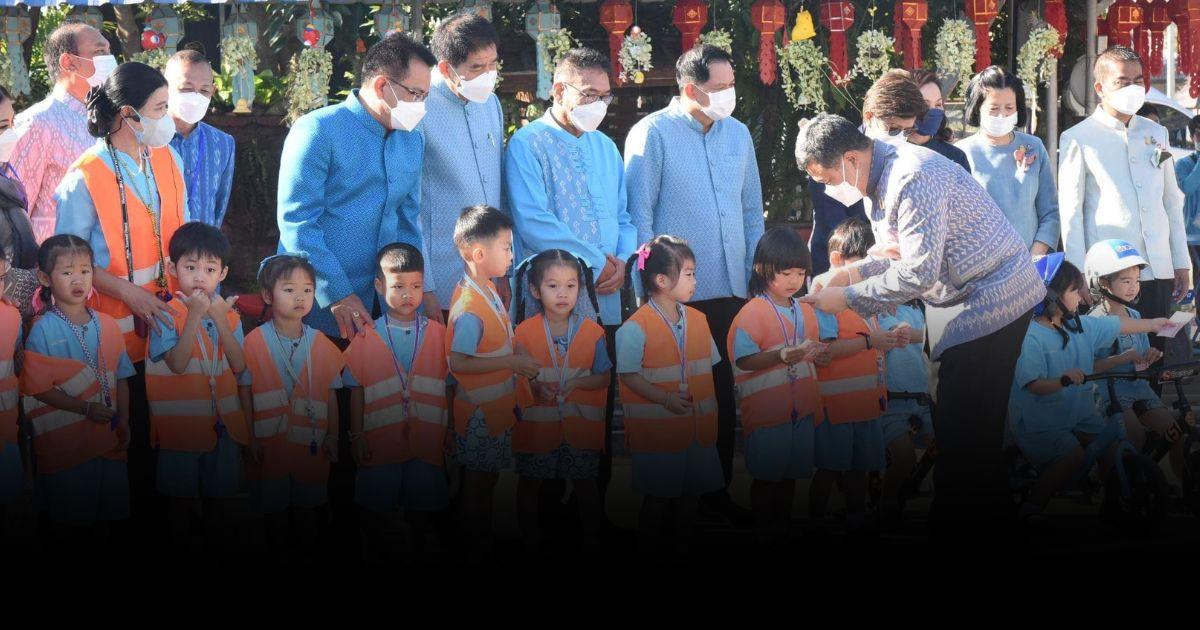 สาธิต “อาสาจราจรตัวน้อย” มท.ส่งเสริมเรียนรู้ สร้างความปลอดภัยให้เด็กไทย